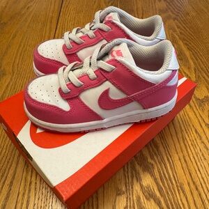 Nike Kids Sneakers in Pink and White